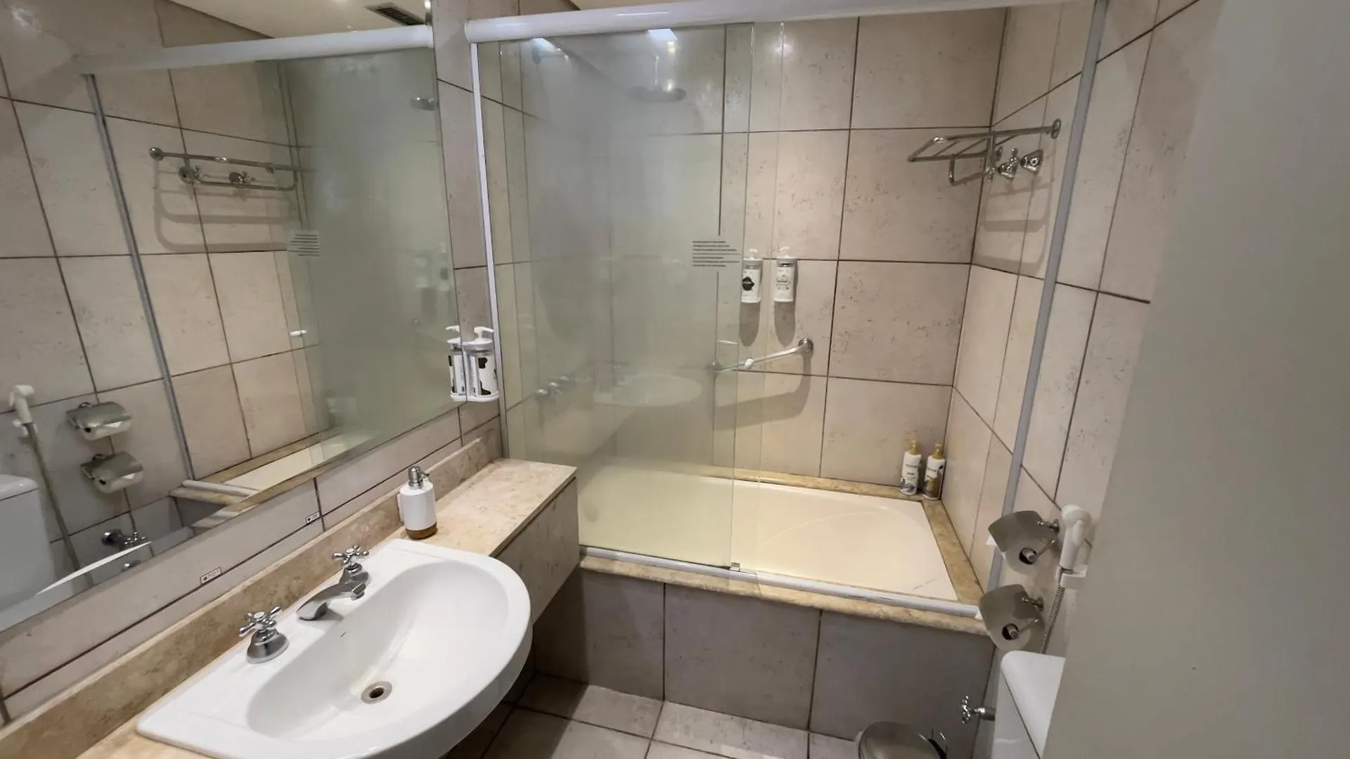 Apartamento Em Hotel - Rua Quintana - Berrini サンパウロ アパートホテル